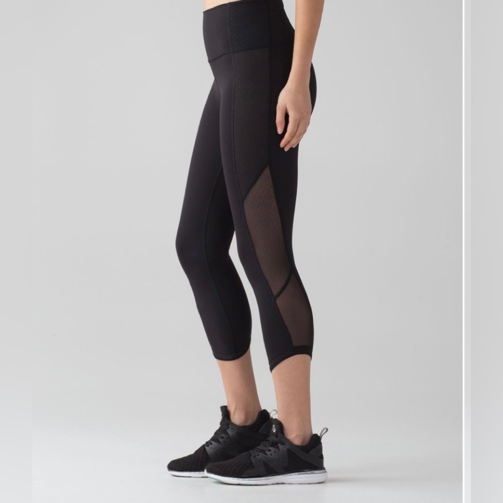 Lululemon Body Con Crop Black 6